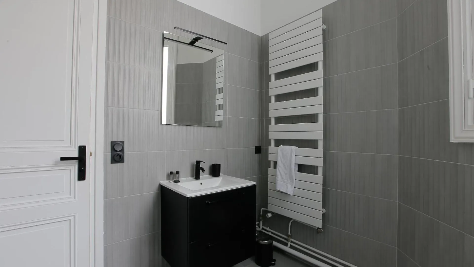 Апартаменты Grand Appartement 1Br - Luxe Arc De Triomphe Париж